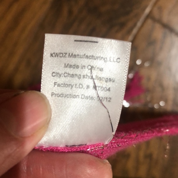 1 hot pink scarf! Very thin! Sliver and pink! - Picture 4 of 5